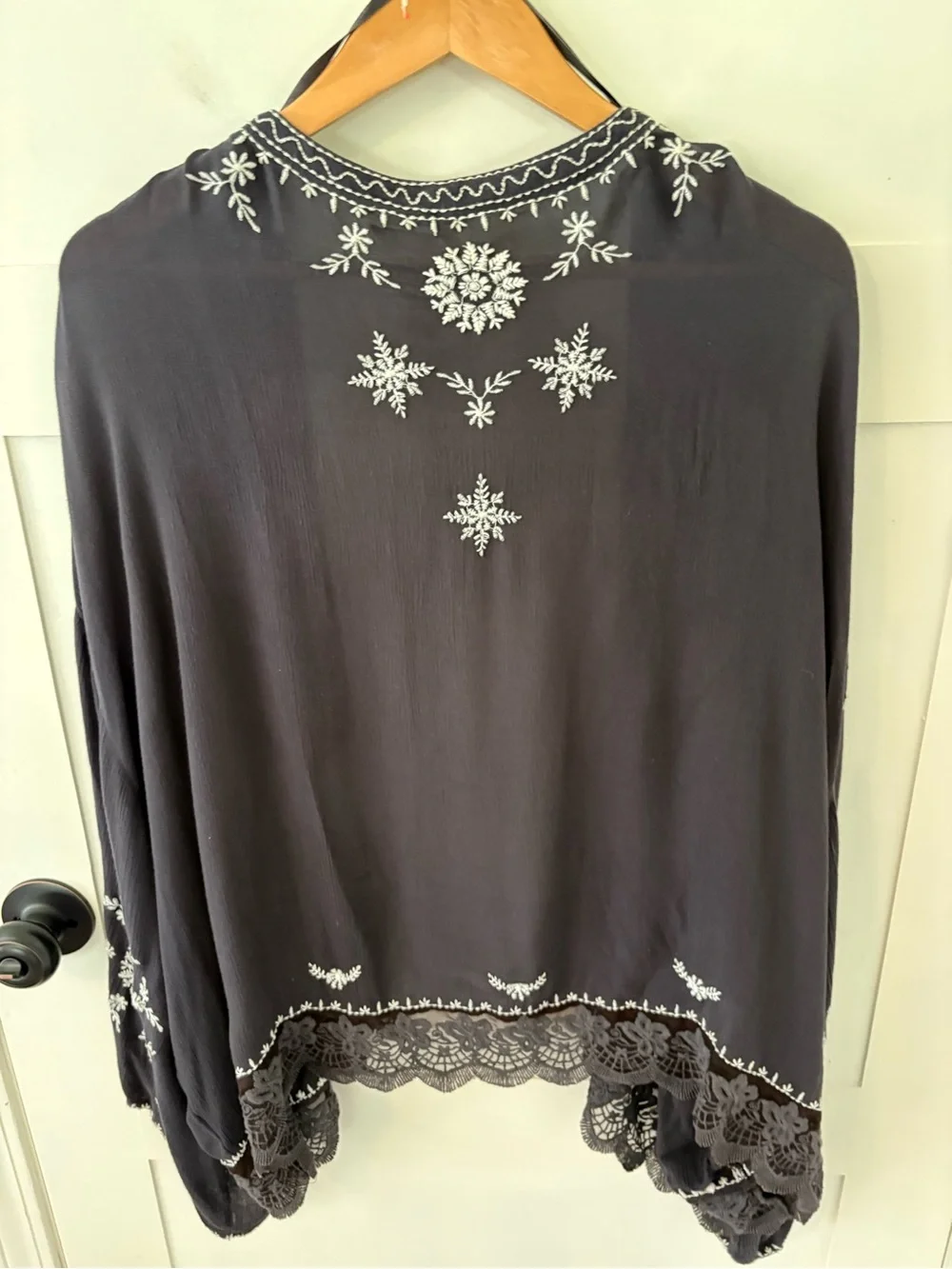 Free People Boho Cropped Embroidered Kimono. Size Medium.